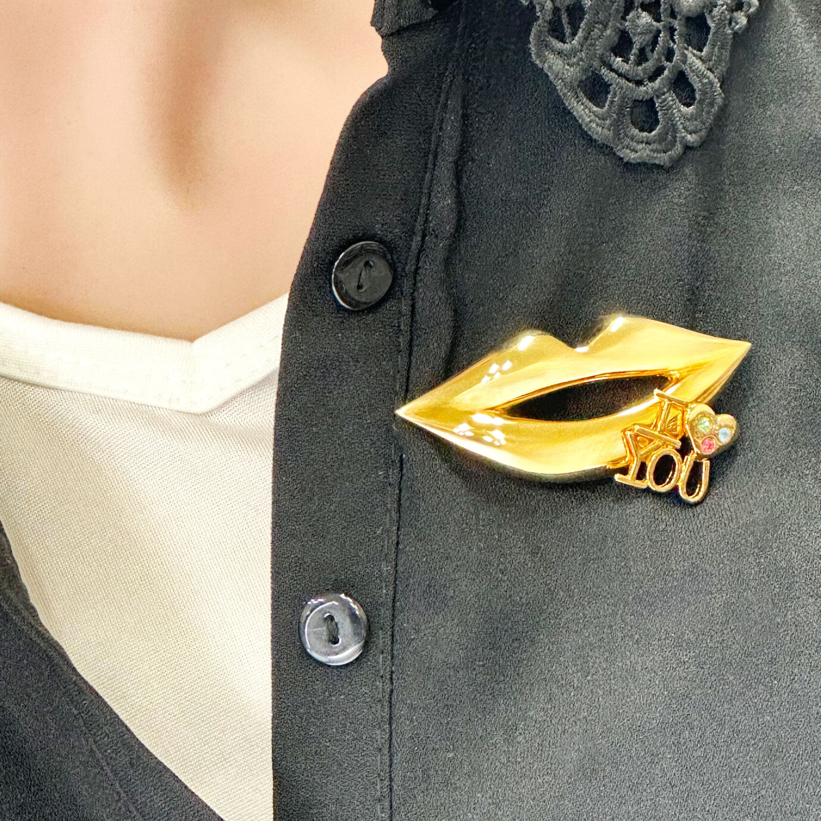 ヴィンテージブローチ おもしろデザイン 唇のブローチ レディース ヴィンテージアクセサリー 22KTゴールドプレート 金 ニッケルフリー KEYES カナダ製 欧米 送料無料 プレゼント ギフト