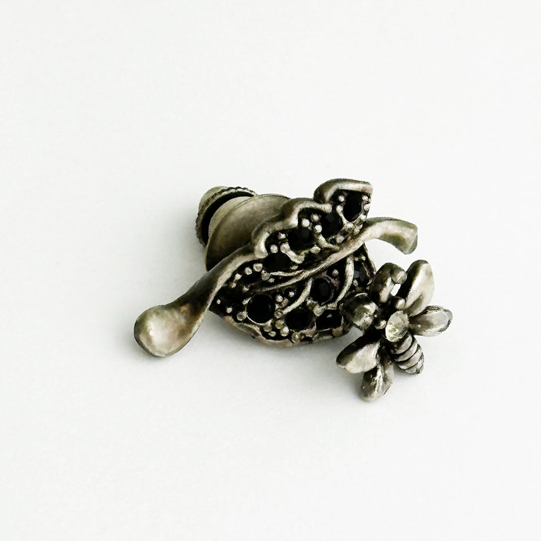 アンティークシルバーのハチのピンブローチ レディースファッション アクセサリー プレゼント ギフト