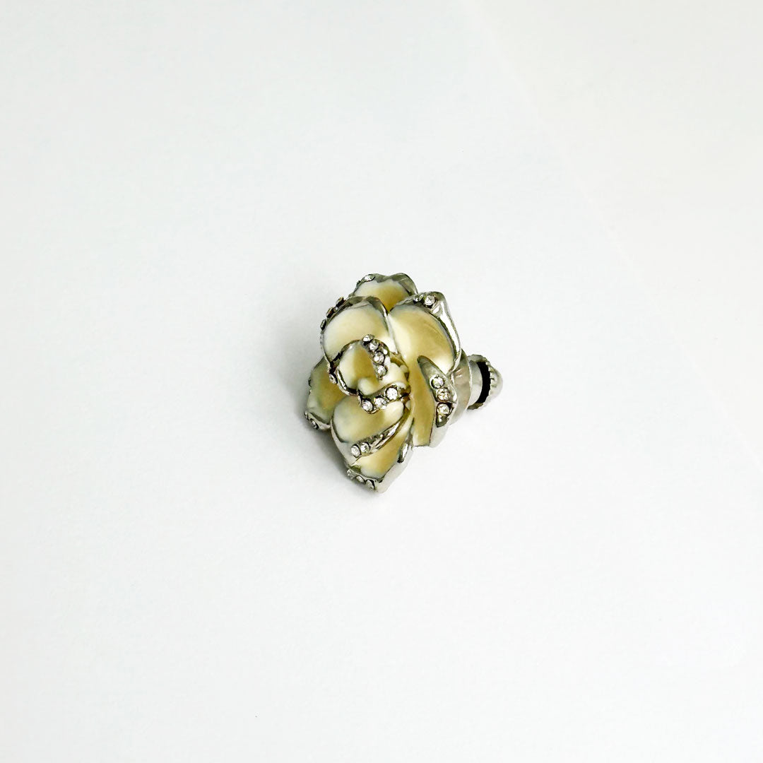 お洒落なお花ののピンブローチ レディースファッション アクセサリー プレゼント ギフト