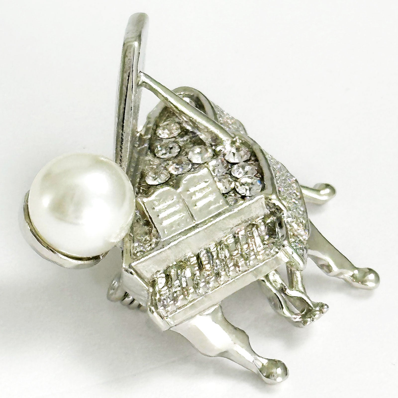 パールときらきらラインストーン　ピアノのブローチ プレゼント ギフト