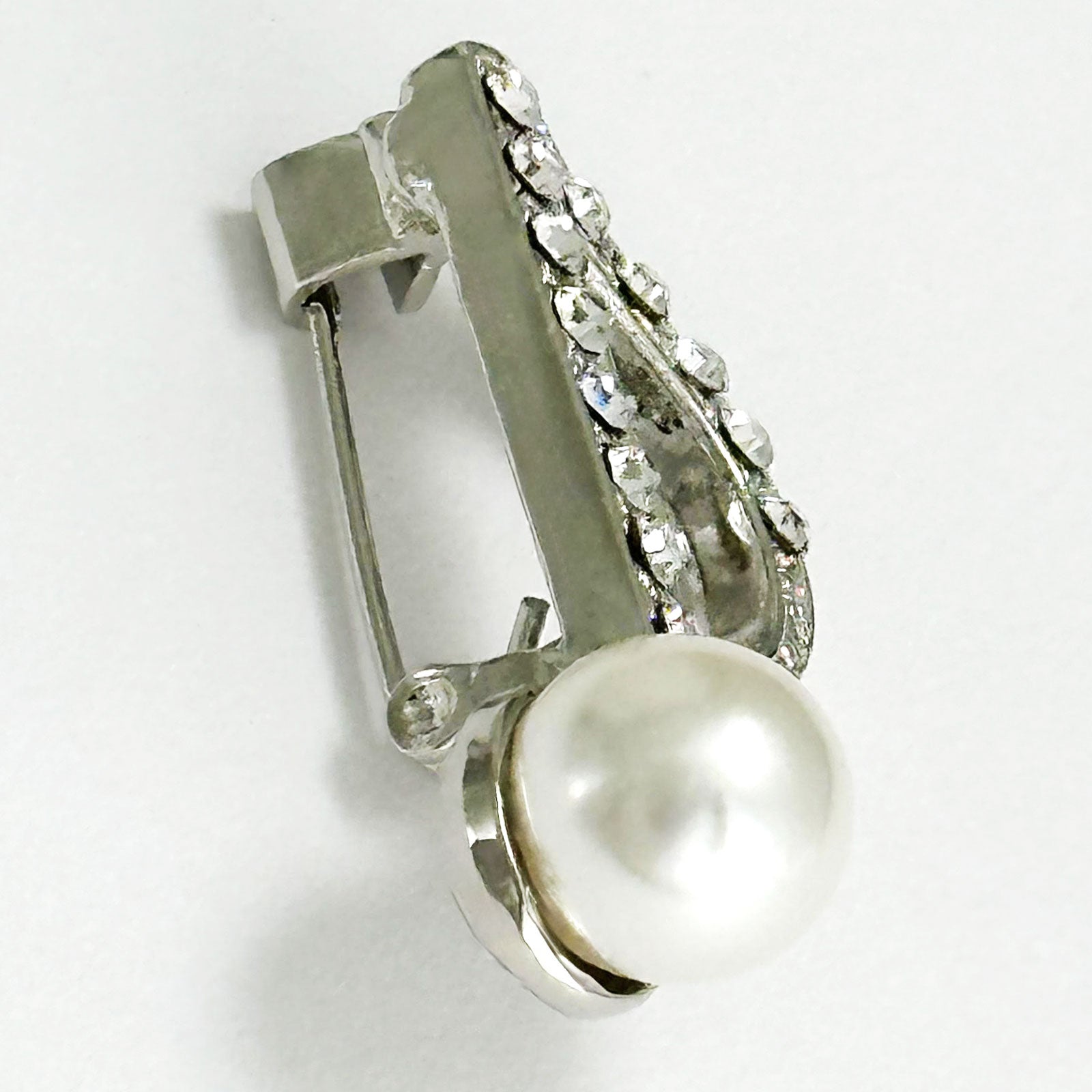 パールときらきらラインストーン　音符のブローチ プレゼント ギフト