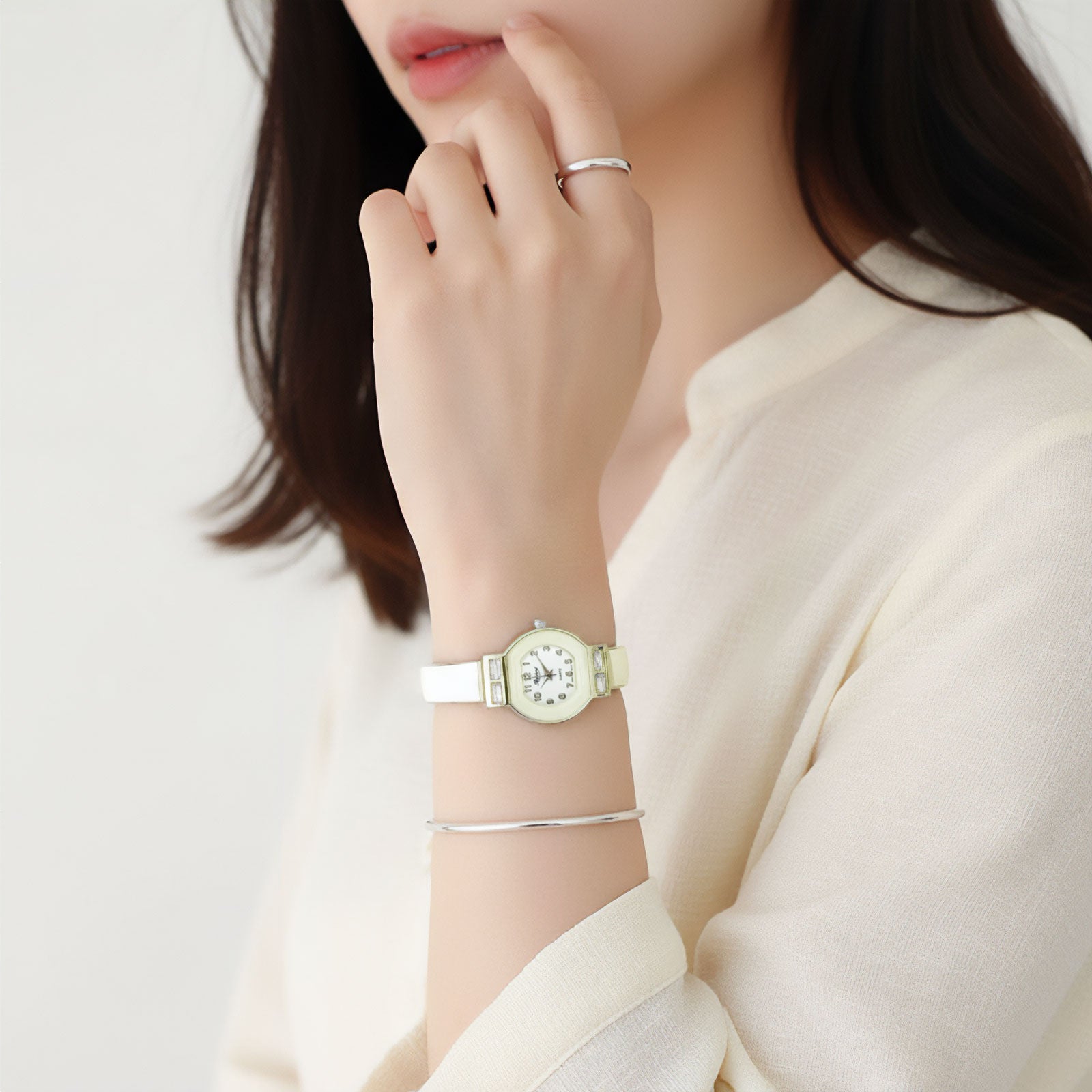 【Rapport】 バングルウォッチ ラウンドインスクエア 細め 個性派フェイス レトロ レディース 腕時計