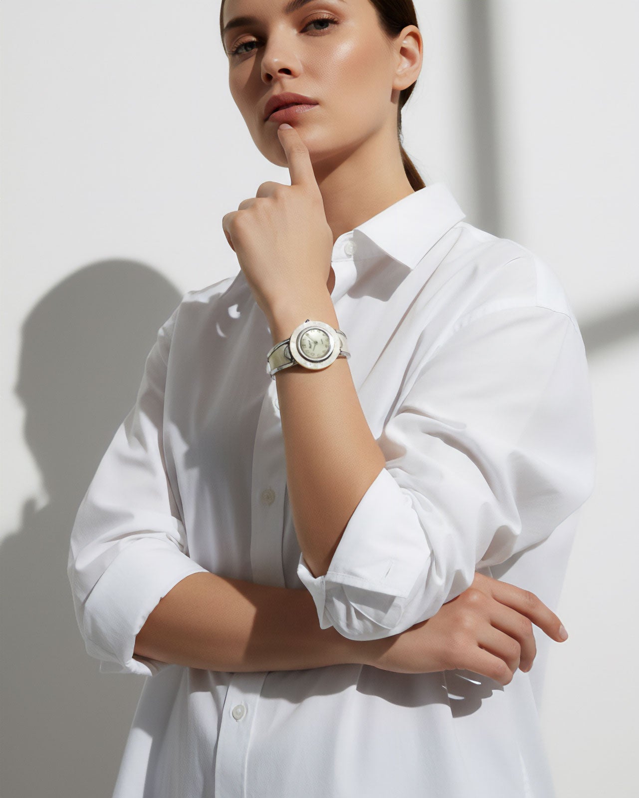 【Rapport】 バングルウォッチ ラウンド シェル風 アイボリー エレガント レディース 腕時計